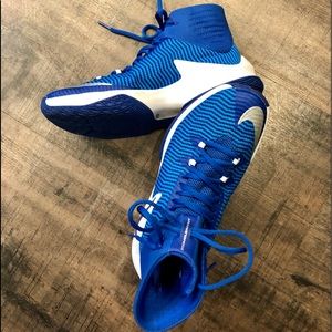 MENS NIKE BASKETBALL SNEAKERS SIZE 8